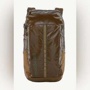 Patagonia Black Hole Pack 25L in Coriander Brown